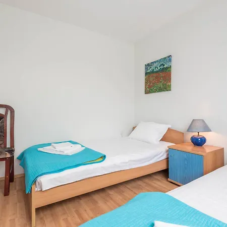 Апартамент Aristocratic To The Sea Garden Варна