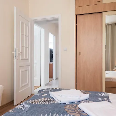 Апартамент Aristocratic To The Sea Garden *