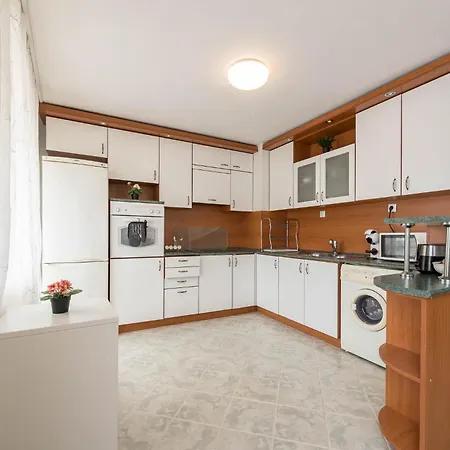 Aristocratic To The Sea Garden Апартамент Варна