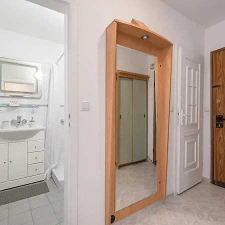 Aristocratic To The Sea Garden Апартамент