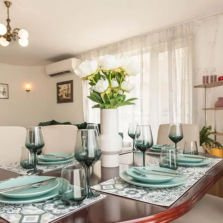 Aristocratic To The Sea Garden Апартамент Варна