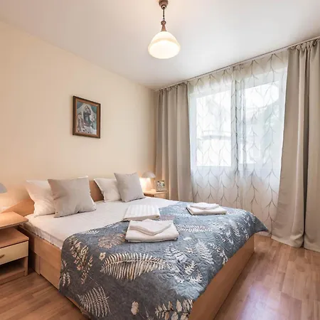 Aristocratic To The Sea Garden דירה