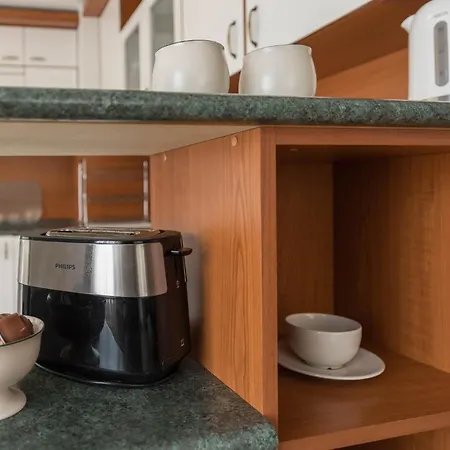 Aristocratic To The Sea Garden アパート