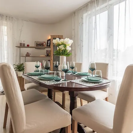 Aristocratic To The Sea Garden アパート